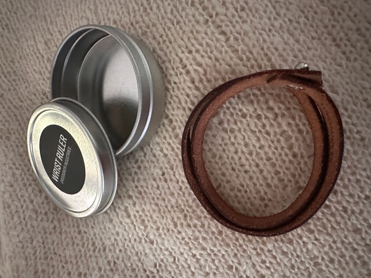 Målebånd  i skinn armbånd 