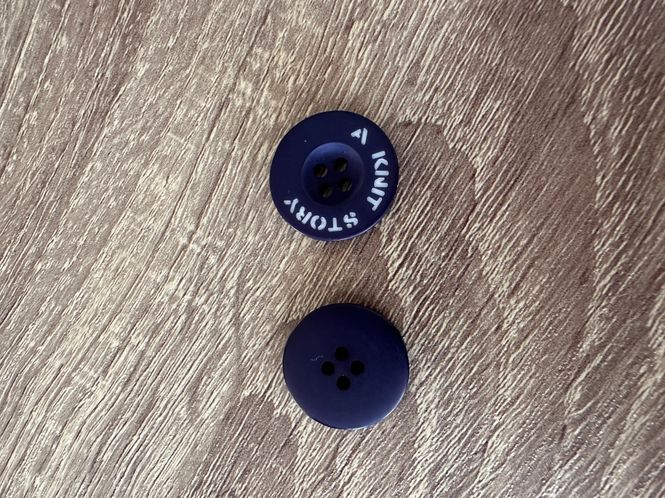 Hovedbilde Knapp A Knit Story Marineblå 22 mm